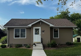 207 5th St SW, West Bend, IA 50597