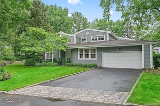 63 Sutton Place, Manhasset, NY 11030