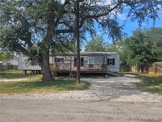 421 Walton St, Pettus, TX 78146