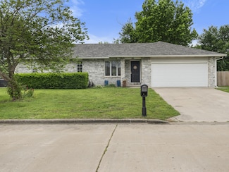 2234 W College Dr, Bolivar, MO 65613