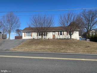 1155 E Newport Rd, Lititz, PA 17543