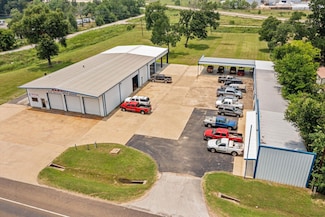 2200 S 4th St, Crockett, TX 75835