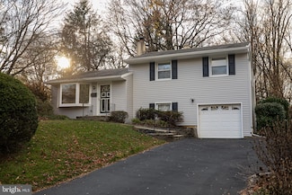 2016 Shadybrook Ln, Feasterville Trevose, PA 19053