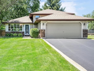 0N710 Knollwood Dr, Wheaton, IL 60187