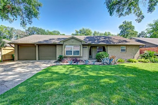 9638 Meadowglen Ln, Houston, TX 77063