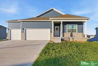 6228 Clear Creek St, Bellevue, NE 68157