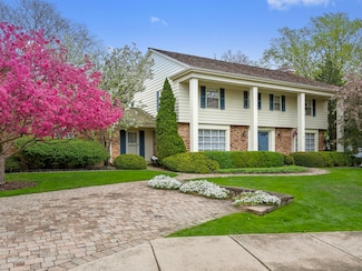 100 Ann St, Clarendon Hills, IL 60514