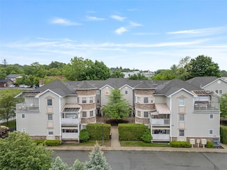 12 Horizon Ct Unit 103, Monsey, NY 10952