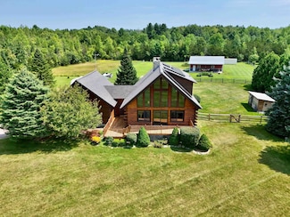 8 Maynard Ct, Grand Isle, VT 05458