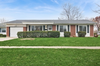124 Braemar Dr, Elk Grove Village, IL 60007