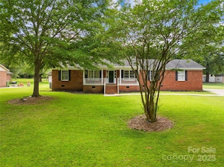 815 Lakeside Cir, Lancaster, SC 29720