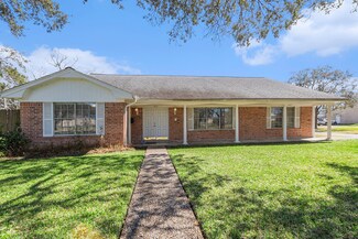 1219 S Beauregard St, Alvin, TX 77511