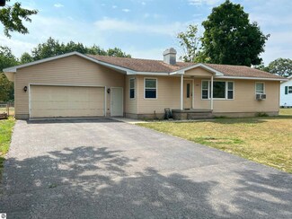 2365 W Carriage Hill Dr, Traverse City, MI 49686