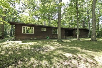 1405 Indian Trail Dr, Riverwoods, IL 60015