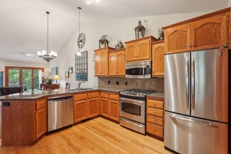 5590 Nathan Ln N Unit 4, Plymouth, MN 55442