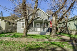 535 5th Ave, Gold Hill, OR 97525