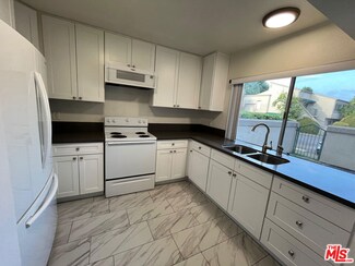18524 Mayall St Unit D, Northridge, CA 91324