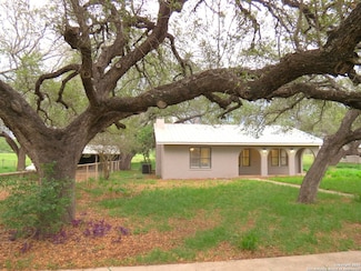 490 Horton Rd, Poteet, TX 78065