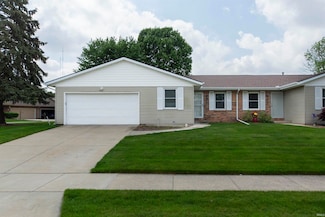 1918 E Farnsworth Dr, South Bend, IN 46614