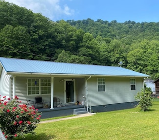 2984 Mate Creek Rd, Meador, WV 25678