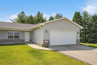 2902 Cohen Ln, Waterloo, IA 50701