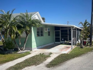 2 Poinsetta Ln, Bradenton, FL 34208