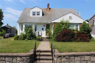 42 Aberdeen St, West Warwick, RI 02893