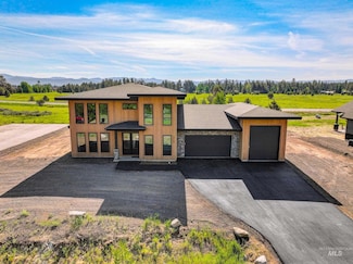 13156 Hawks Bay Rd, Donnelly, ID 83615