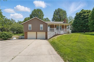 33 Woodson Ave, Camden Point, MO 64018