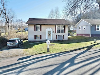 305 Rada Ave, Weston, WV 26452