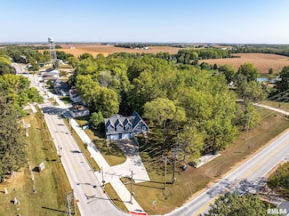 102 E Grove Rd, Long Grove, IA 52756