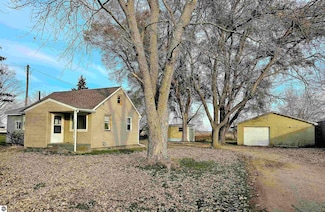 6776 N Pingree Rd, Alma, MI 48801