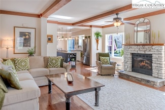 392 Camelot Dr, Banner Elk, NC 28604