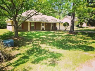 668 Dorothy Ln, Byram, MS 39272