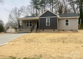 519 N State St, Lincolnton, NC 28092