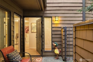 11418 NE 128th St Unit 62, Kirkland, WA 98034