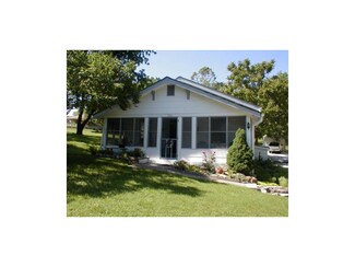 120 NW 81st St, Kansas City, MO 64118
