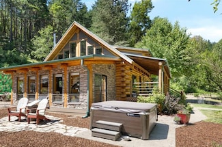 487 Wagon Trail Dr, Jacksonville, OR 97530