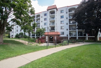 450 Plum Creek Dr Unit 512, Wheeling, IL 60090