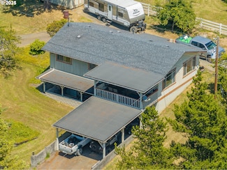 1997 Hazel St, Myrtle Point, OR 97458
