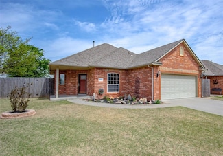 817 SW 37th St, Moore, OK 73160