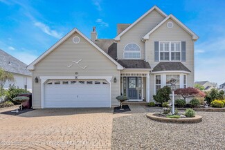 28 Peaksail Dr, Bayville, NJ 08721