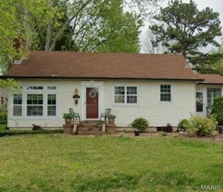 8945 Arvin Place, Saint Louis, MO 63123