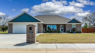 1027 Village Dr, Grove, OK 74344
