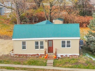 418 N Main St, Viroqua, WI 54665