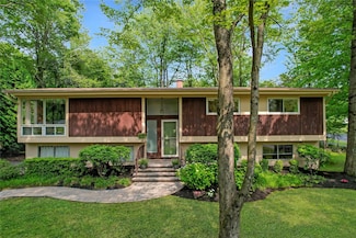 2 Hedge Row, New City, NY 10956