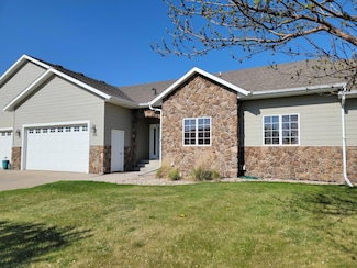 515 E Palmer Cir, Aberdeen, SD 57401