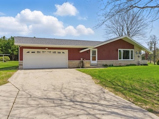 3615 S 26th St, Manitowoc, WI 54220