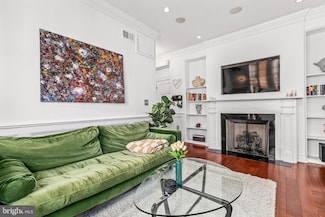 1526 17th St NW Unit 205, Washington, DC 20036