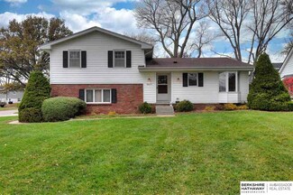 3624 S 106th St, Omaha, NE 68124